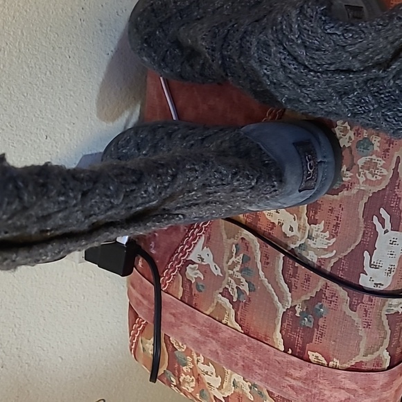 Like New: UGG lattice cardy II Grey button sweater winter boots Size 8 - Picture 3 of 12
